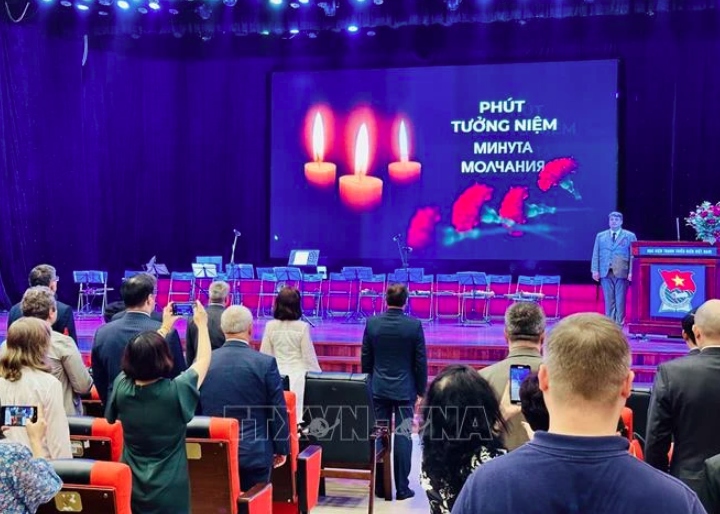 Russia's Victory Day commemoration, “Immortal Regiment” parade held in Hanoi